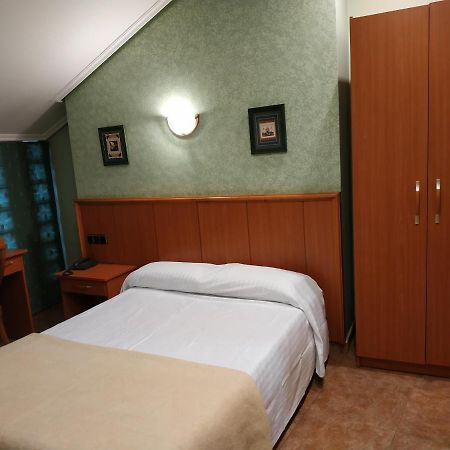 Hotel Real De Castilla ทอร์เดซียัส ภายนอก รูปภาพ