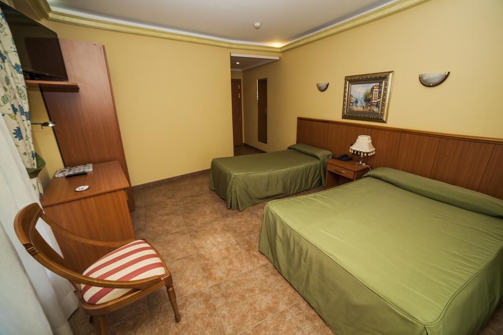 Hotel Real De Castilla ทอร์เดซียัส ห้อง รูปภาพ
