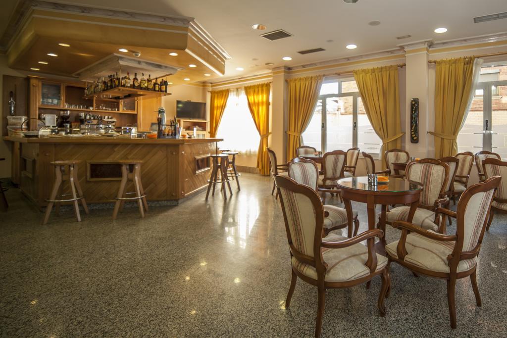 Hotel Real De Castilla ทอร์เดซียัส ภายนอก รูปภาพ