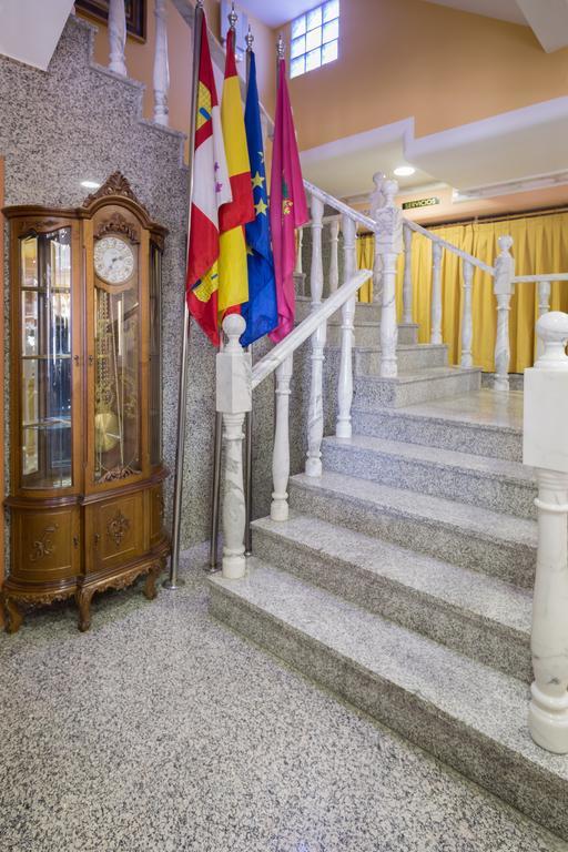 Hotel Real De Castilla ทอร์เดซียัส ภายนอก รูปภาพ