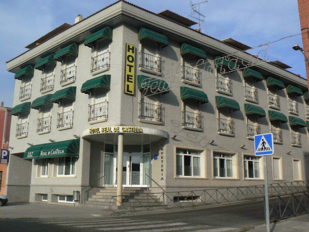Hotel Real De Castilla ทอร์เดซียัส ภายนอก รูปภาพ