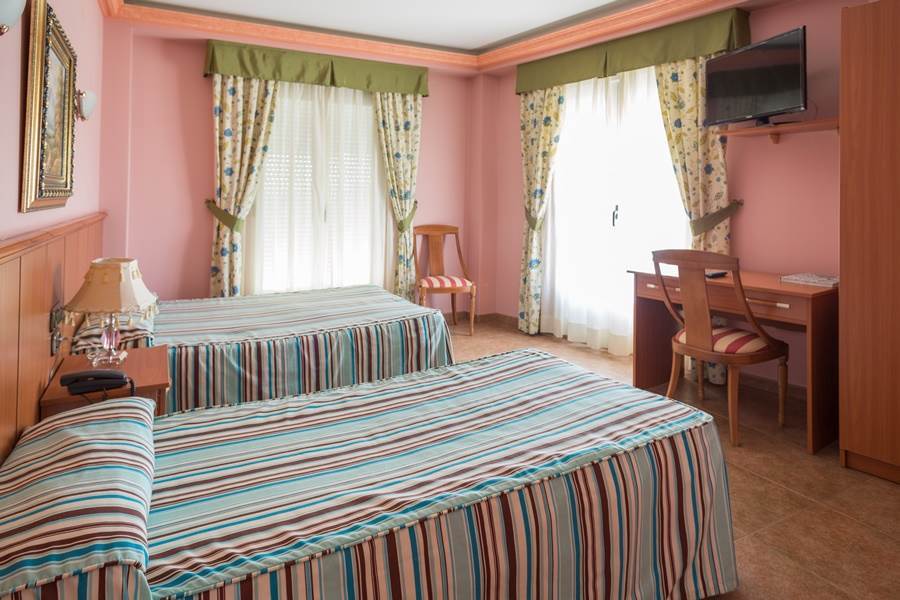 Hotel Real De Castilla ทอร์เดซียัส ภายนอก รูปภาพ
