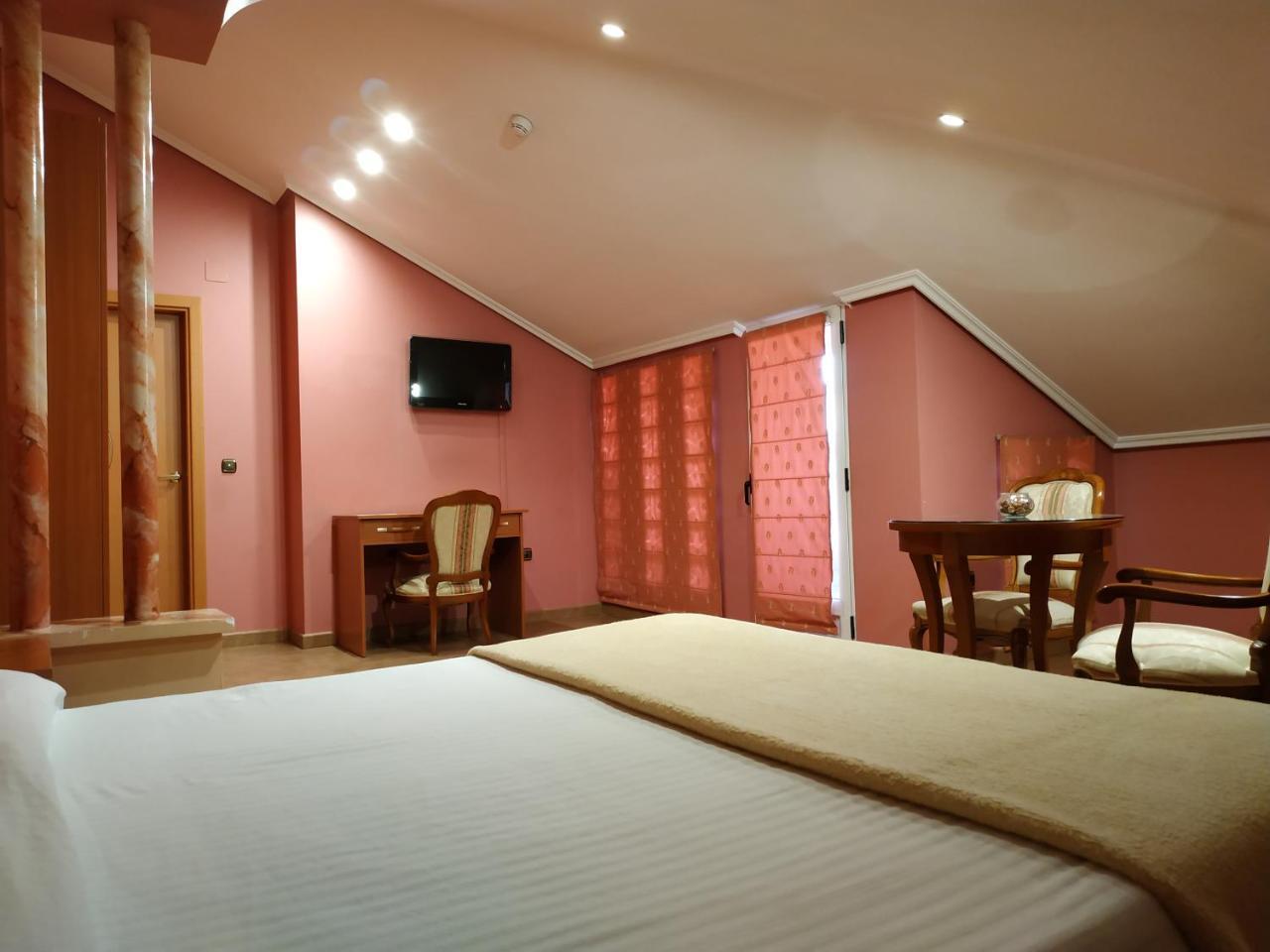Hotel Real De Castilla ทอร์เดซียัส ภายนอก รูปภาพ