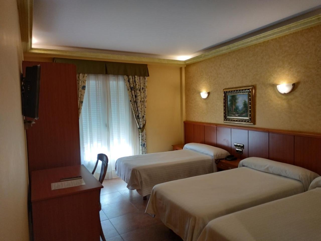Hotel Real De Castilla ทอร์เดซียัส ภายนอก รูปภาพ