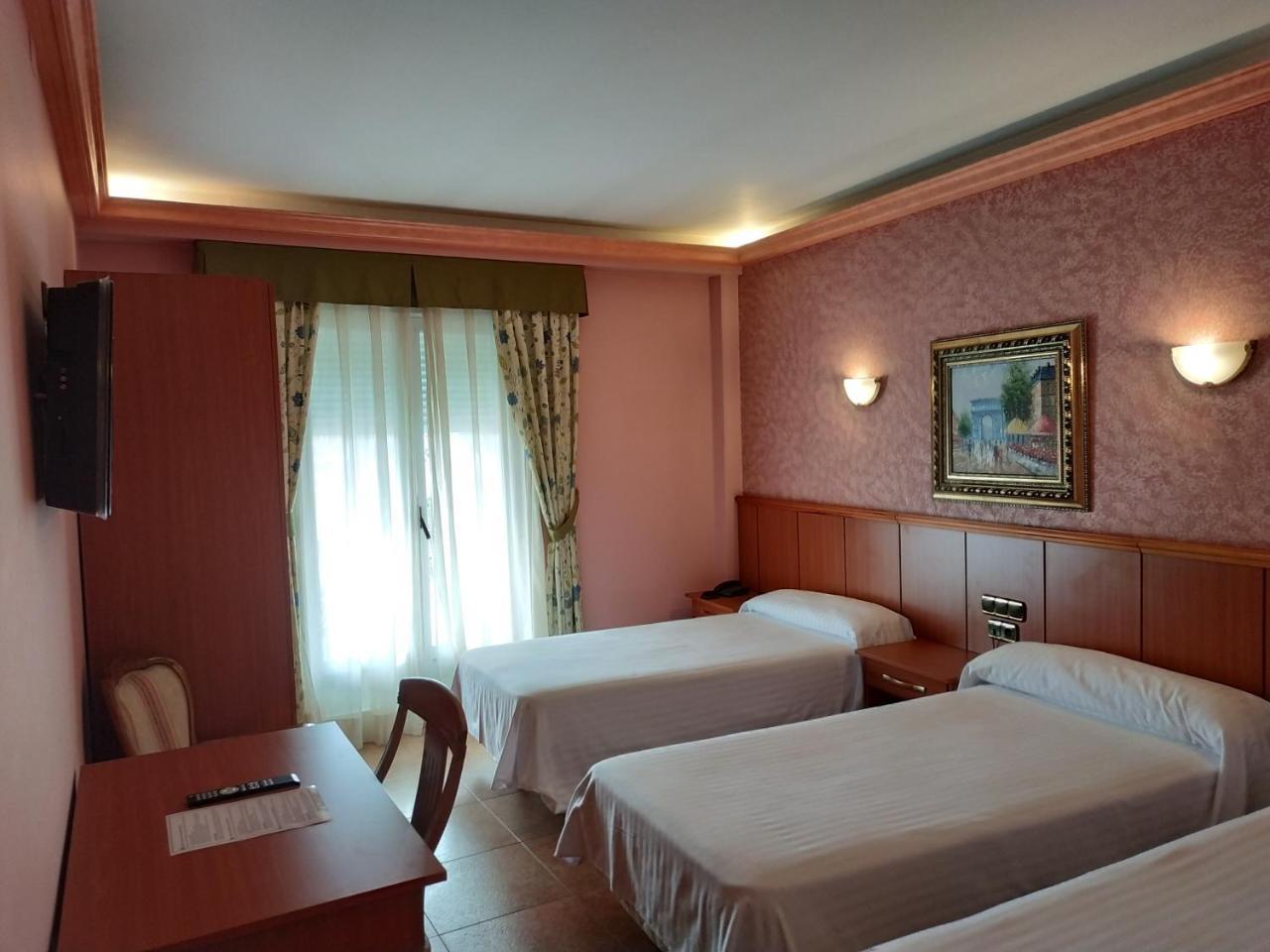 Hotel Real De Castilla ทอร์เดซียัส ภายนอก รูปภาพ