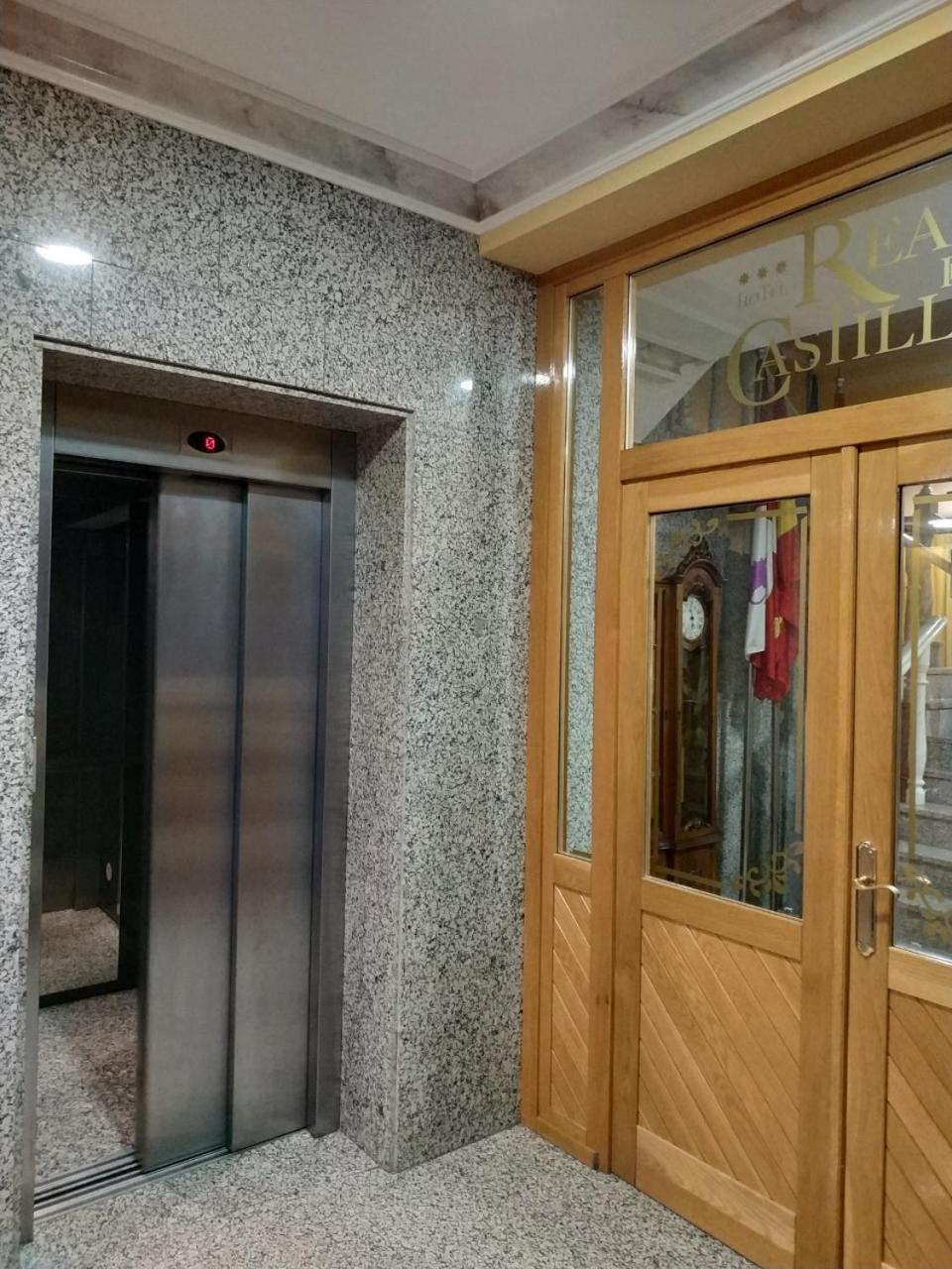 Hotel Real De Castilla ทอร์เดซียัส ภายนอก รูปภาพ